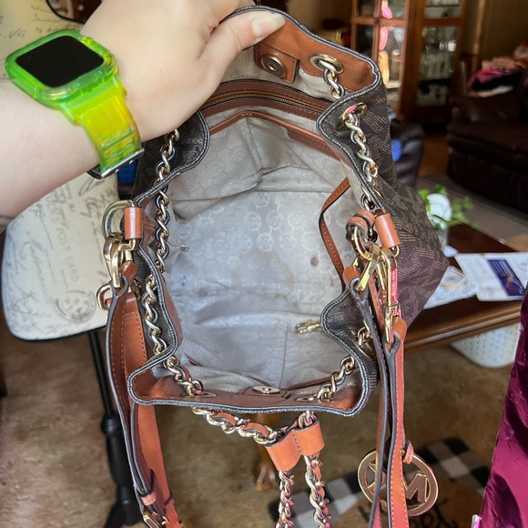 MICHAEL KORS Frankie Drawstring Cross-Body Bag Brown with Gold Hardware. - Picture 14 of 17